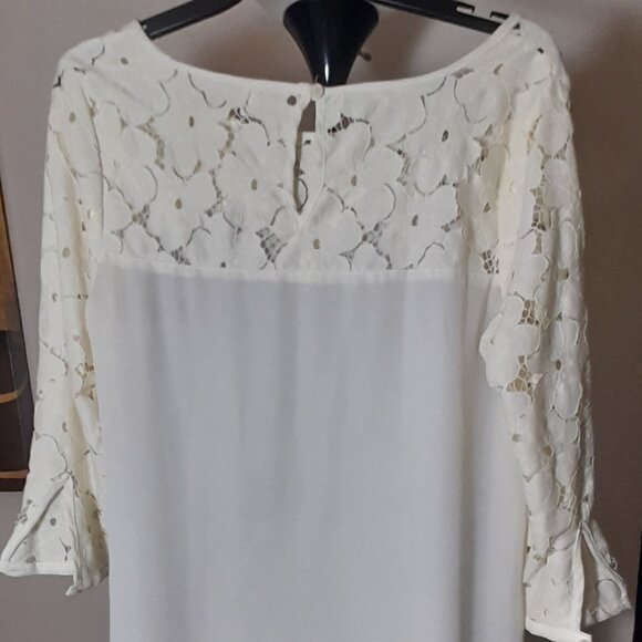 Cream colored silky lace Top - Picture 2 of 2